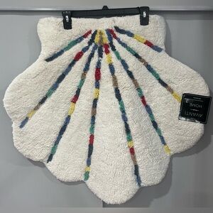 Ivanti Shell-Shaped Multicolor Bath Mat